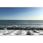 Độc lạ Nhật Bản: Bãi biển đẹp kinh ngạc - một bên là tuyết, một bên là đại dương