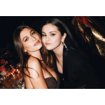 Hailey Bieber gọi điện " cầu cứu" Selena vì bị dọa giết sao ồn ào