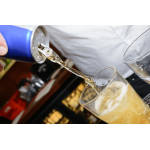 Uống nước tăng lực có giúp cơ thể bù nước vào mùa hè?