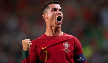 Ronaldo đi vào lịch sử sau khi lập cú đúp trong ngày